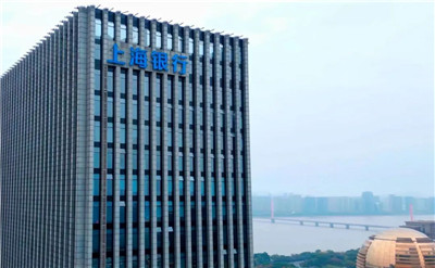 尝试不一样的人生，凤楼女展现勇气与智慧